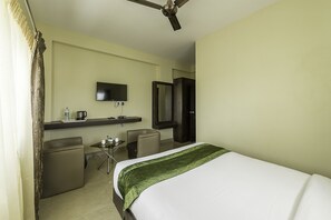 Desk, iron/ironing board, free WiFi - Treebo Trend Daffodil Suites (Bengaluru)