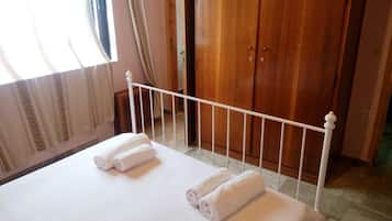 Desk, free cots/infant beds, free WiFi