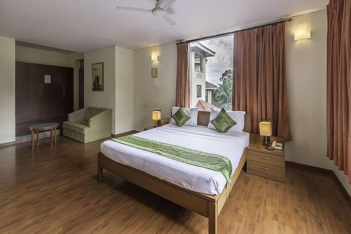 Deluxe Room, 1 Bedroom | Desk, laptop workspace, rollaway beds, free WiFi