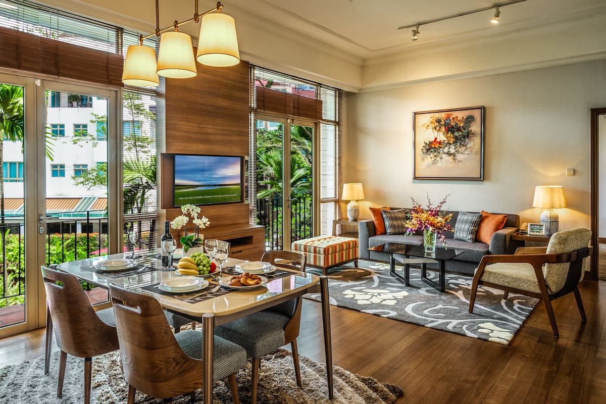 Premier Room, 2 Bedrooms, Garden View | In-room dining