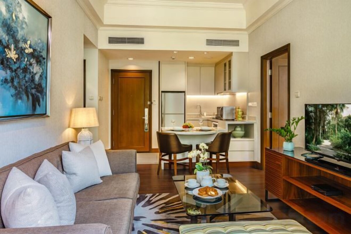 Living area | 40-inch flat-screen TV with cable channels, TV
