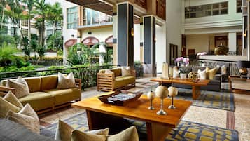 Lobby lounge