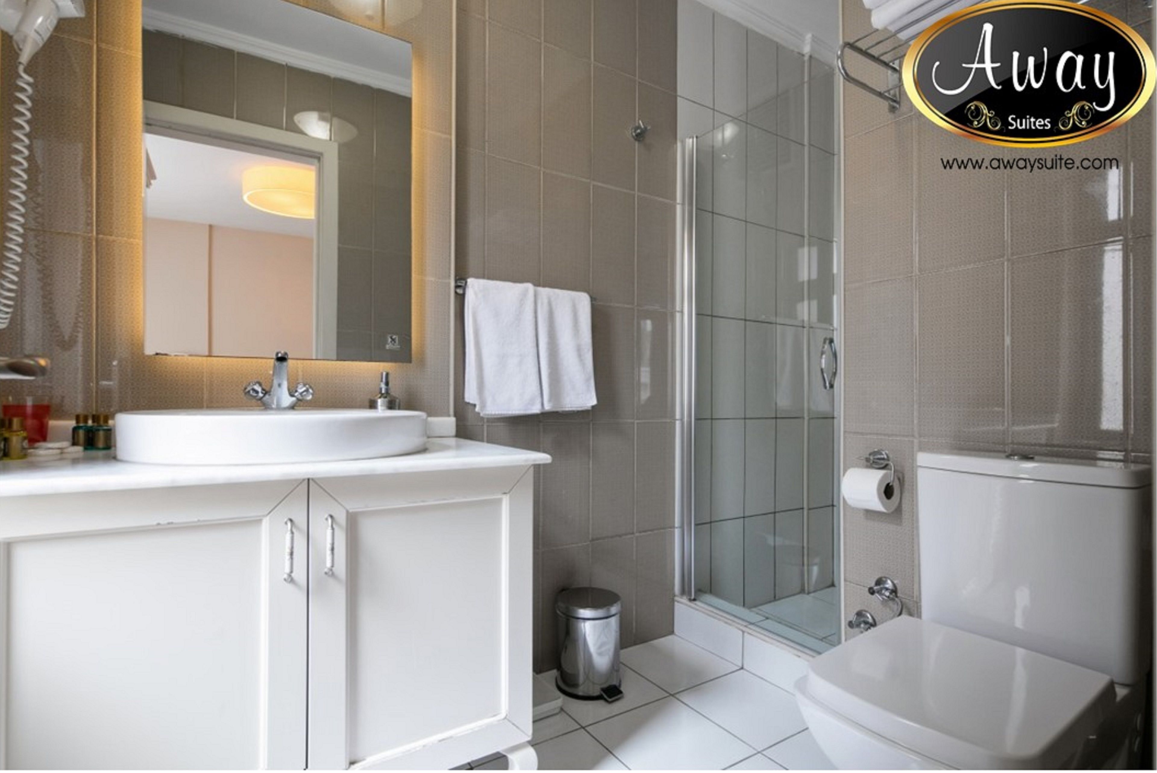 Dusche, kostenlose Toilettenartikel, Haartrockner, Hausschuhe