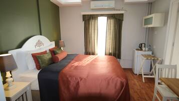 Premium bedding, in-room safe, individually decorated