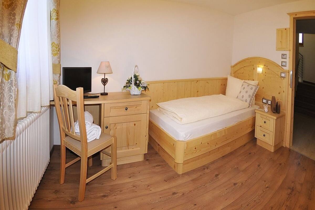 Single Room | Premium bedding, minibar, in-room safe, desk