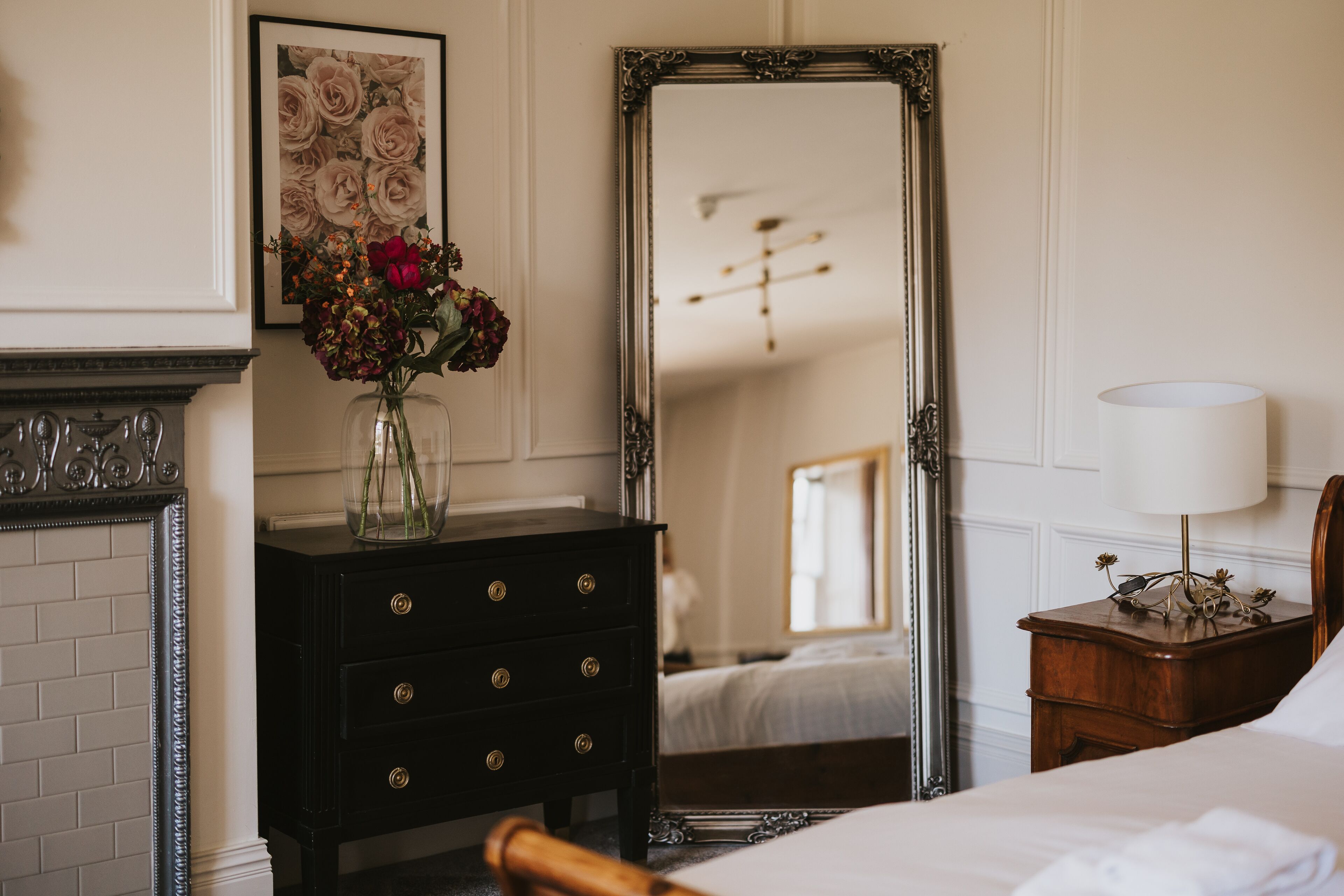 行政雙人房 | 房內夾萬、獨特裝修、書桌、熨斗/熨衫板