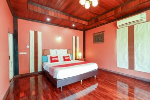 Habitació doble estàndard | Minibar, escriptori, wifi gratuïta i roba de llit 