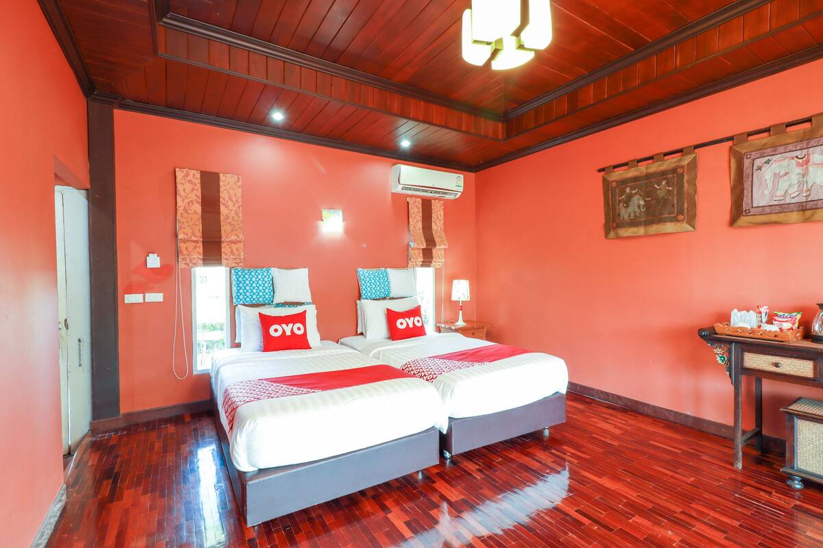 Minibar, desk, free WiFi, bed sheets