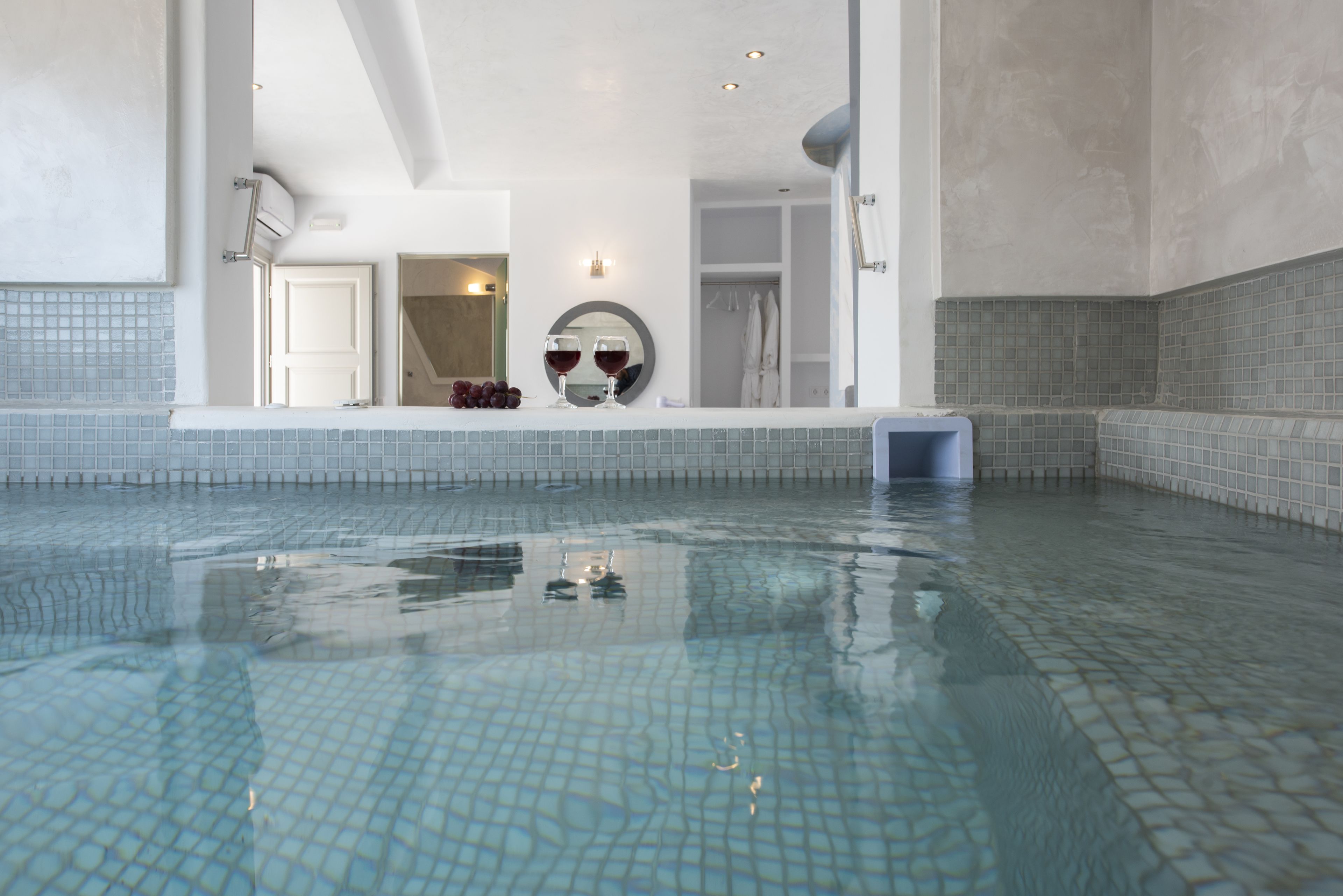 deluxe room, hot tub | in-room safe, laptop workspace, iron/ironing board