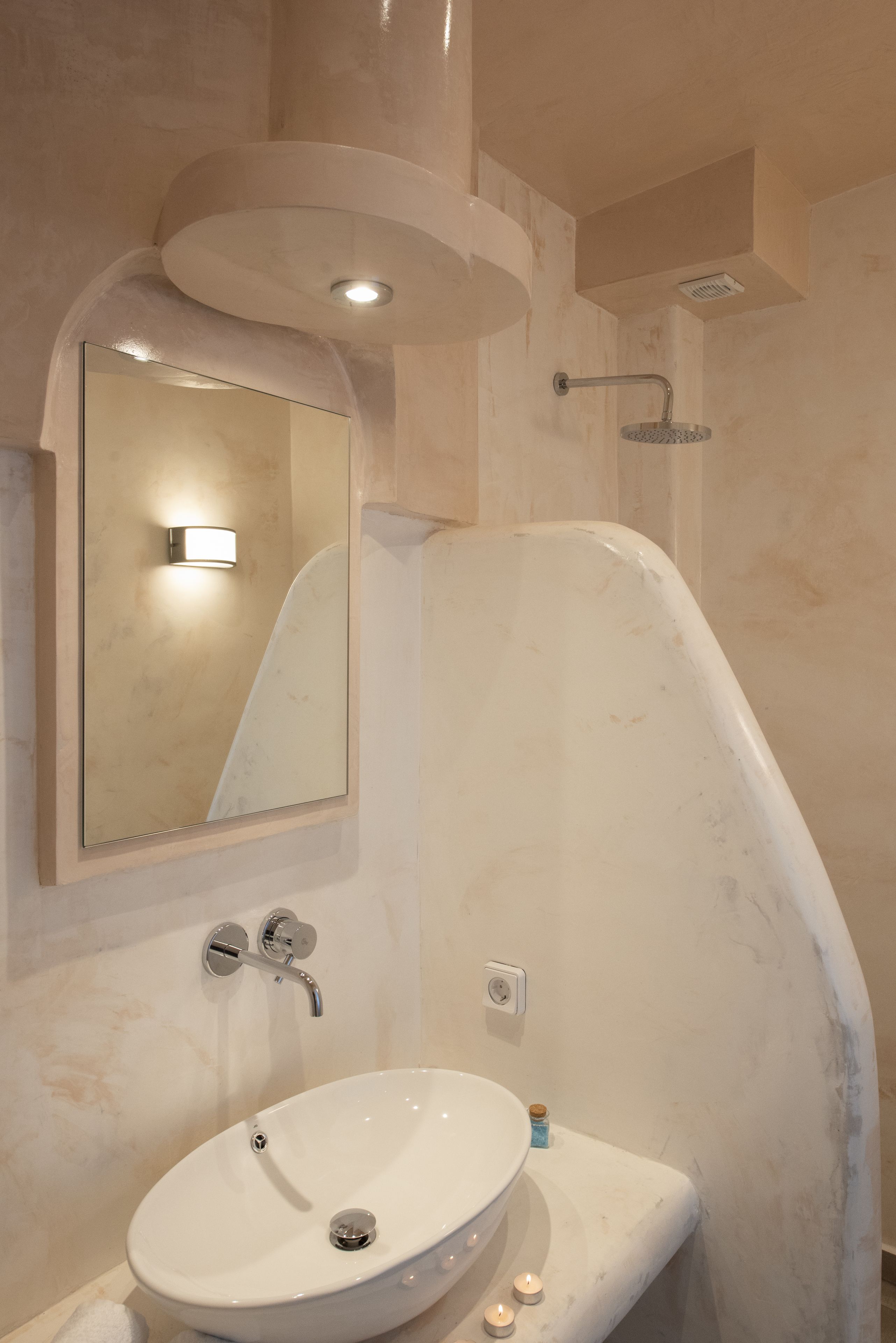 superior room, hot tub (indoor) | bathroom | shower, free toiletries, hair dryer, slippers