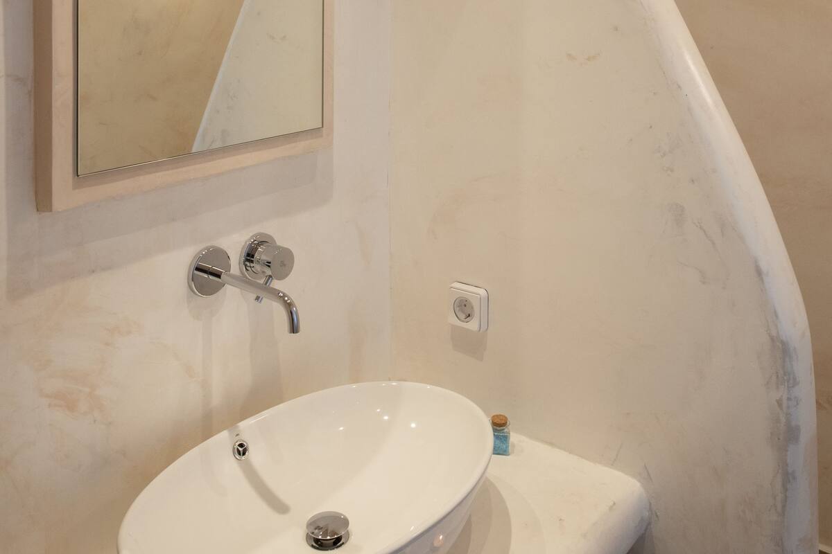 superior room, hot tub (indoor) | bathroom | shower, free toiletries, hair dryer, slippers