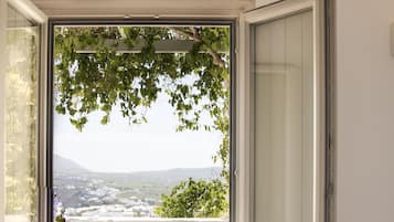 Premium Room (with Sea and Caldera View) | In-room safe, laptop workspace, iron/ironing board