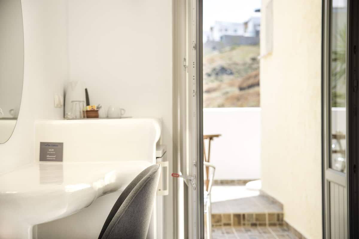 Superior Room, Balcony | In-room safe, laptop workspace, iron/ironing board