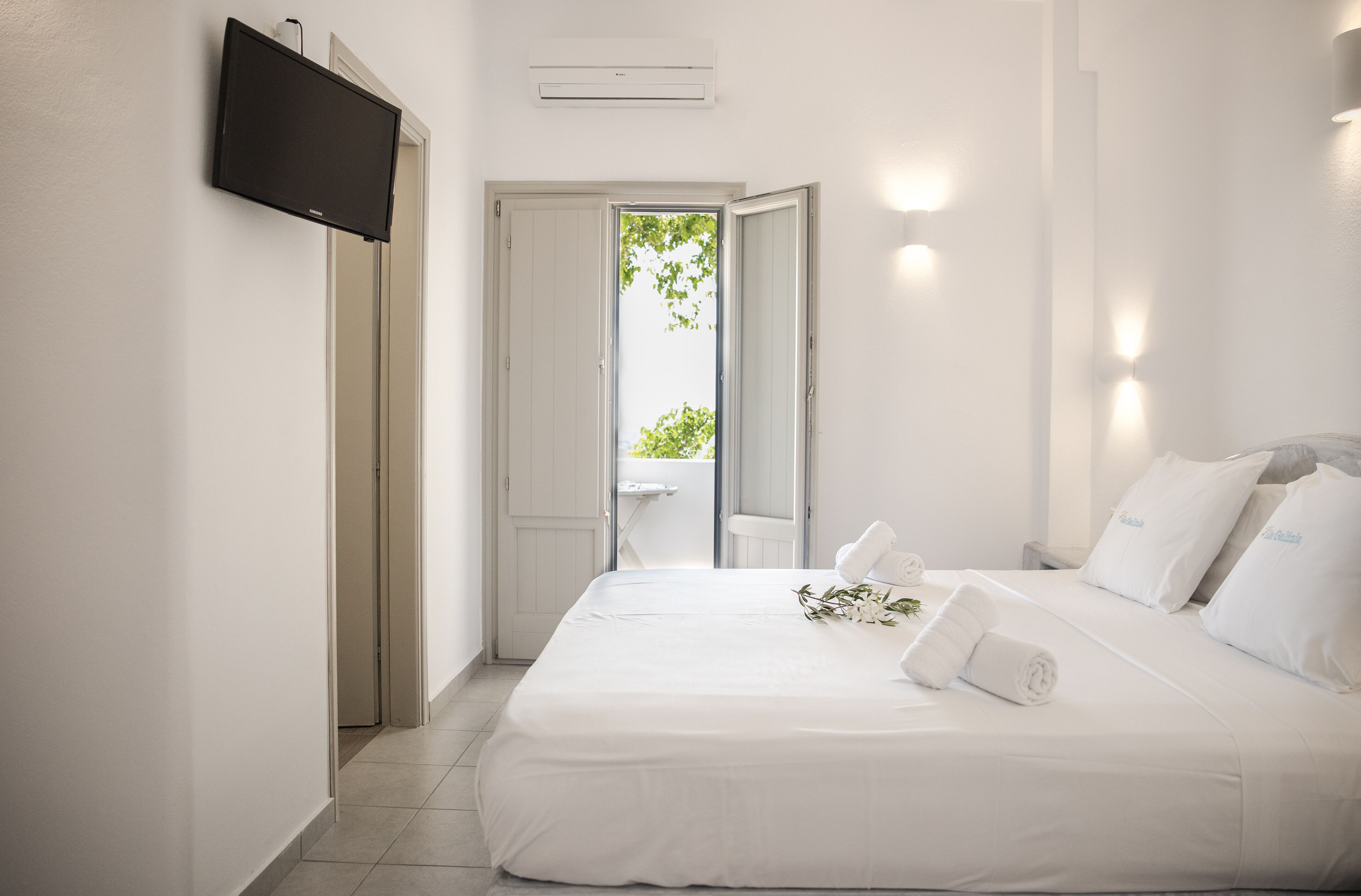 premium room (with sea and caldera view) | in-room safe, laptop workspace, iron/ironing board