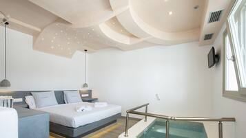 Superior-huone, poreamme (Indoor) | Tallelokero huoneessa, kannettavalle tietokoneelle sopiva työtila