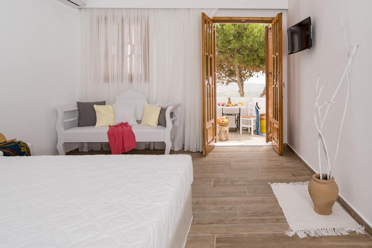 Superior Room, Sea View | In-room safe, laptop workspace, iron/ironing board