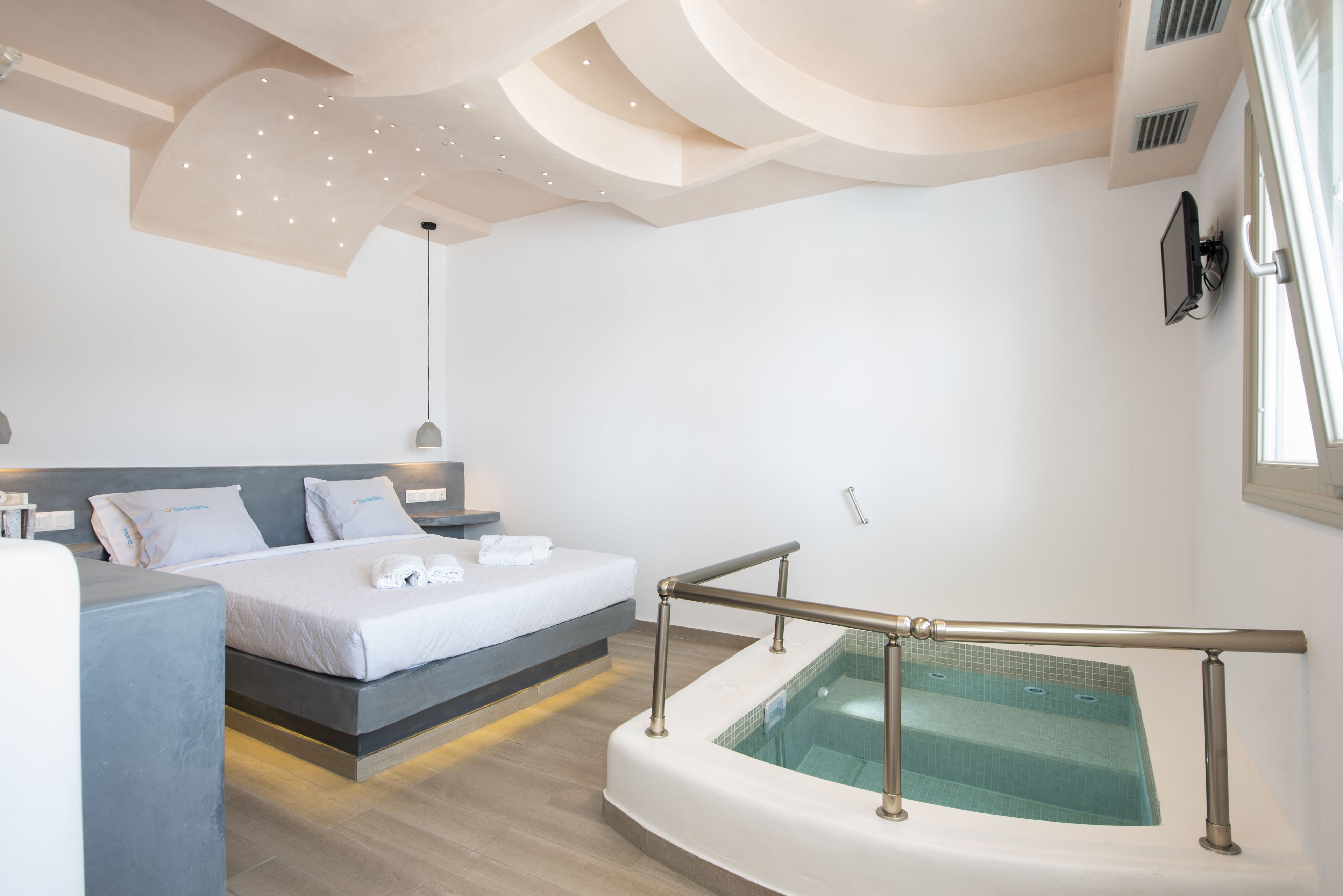 superior room, hot tub (indoor) | in-room safe, laptop workspace, iron/ironing board