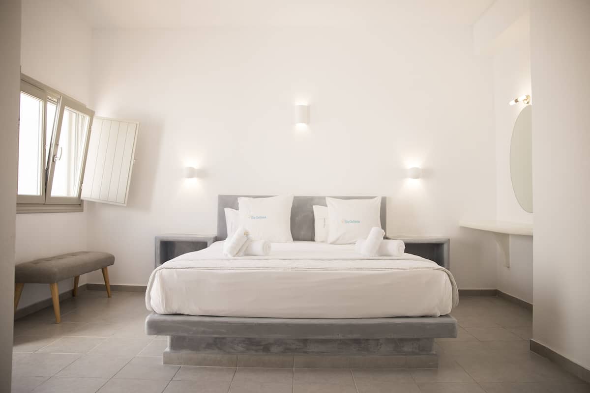 Superior Room (with Communal Balcony) | In-room safe, laptop workspace, iron/ironing board