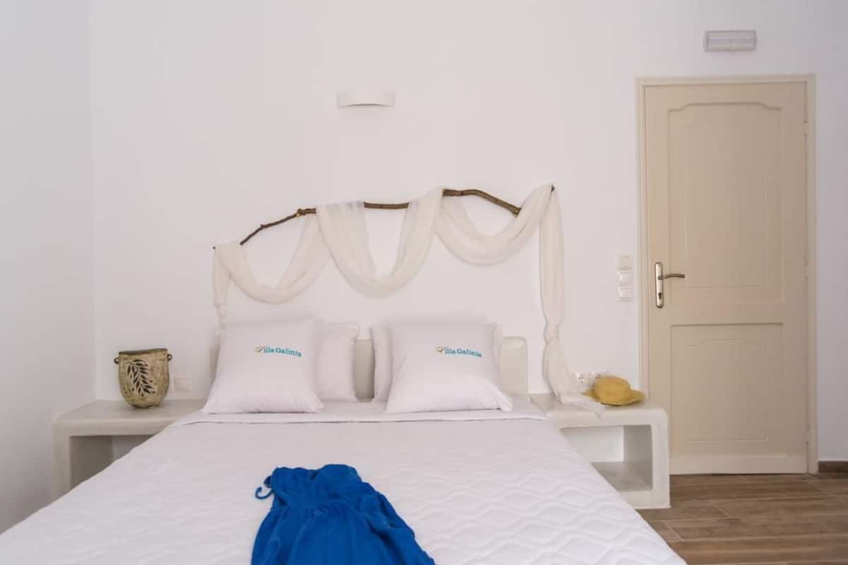 Superior Room, Partial Sea View | In-room safe, laptop workspace, iron/ironing board
