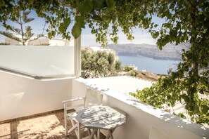 Premium Room (with Sea and Caldera View) | Terrace/patio