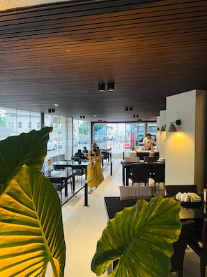 Breakfast, lunch and dinner served - Kleopatra İkiz Otel (Alanya)