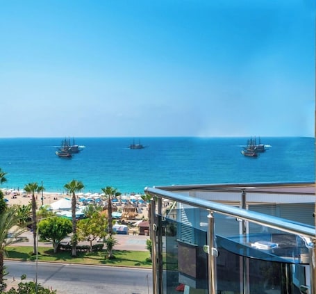 Aerial view. Kleopatra İkiz Otel