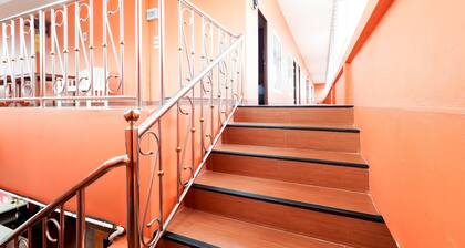 OYO 359 Golden Nakara Place