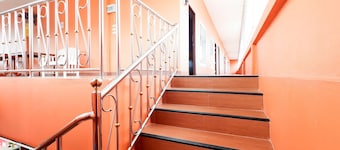 OYO 359 Golden Nakara Place