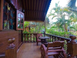 朝食、ランチ、ディナーに営業 (タイ料理)