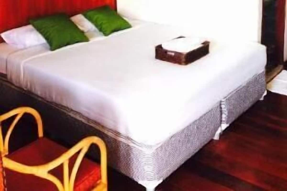 Desk, free WiFi