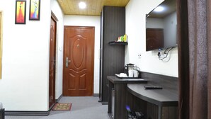 مركز أعمال داخل الغرفة