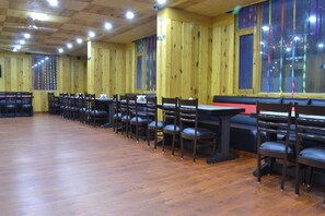 Päivittäinen mannermainen aamiainen maksusta