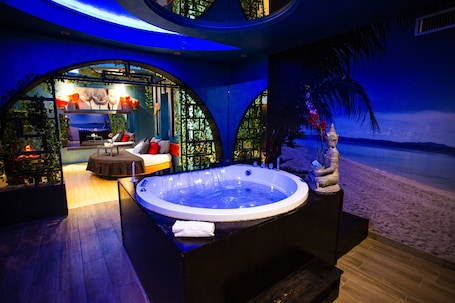 Suite, 1 Queen Bed (Spa ) | Private spa tub