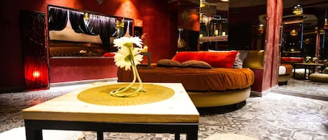 Deluxe Double Room (with Spa Tub) | Premium bedding, minibar, individually decorated, individually furnished