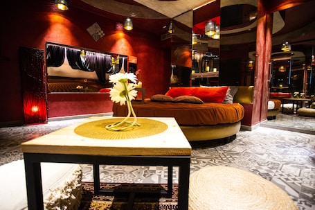 Quarto casal luxo (with Spa Tub) | Roupas de cama premium, frigobar, individualmente decorados