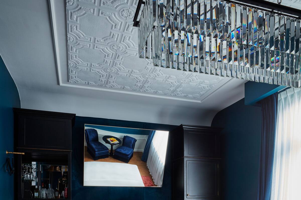Sengetøy av topp kvalitet, minibar, safe på rommet og blendingsgardiner