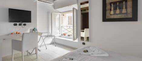 Egyptian cotton sheets, hypo-allergenic bedding, down duvets