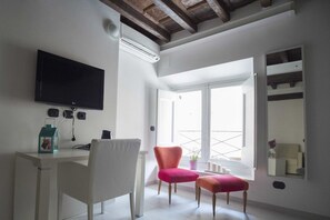 Flat-screen TV - Flowers Apartments (Rome)