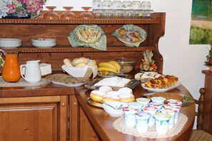 Free daily continental breakfast 