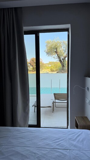 1 bedroom, blackout curtains, free WiFi, bed sheets