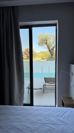 1 bedroom, blackout curtains, free WiFi, bed sheets