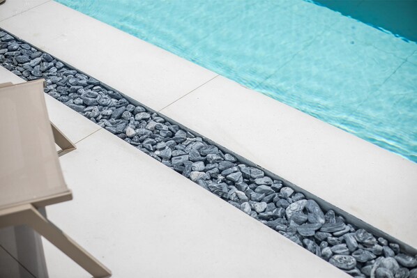 Deluxe SwimUp Shared Pool | Blackout drapes, iron/ironing board, free WiFi, bed sheets - Nikos BnB (Rhodes)