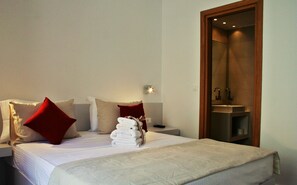 Premium bedding, in-room safe, desk, soundproofing - Lindos Beauty (Rhodes)