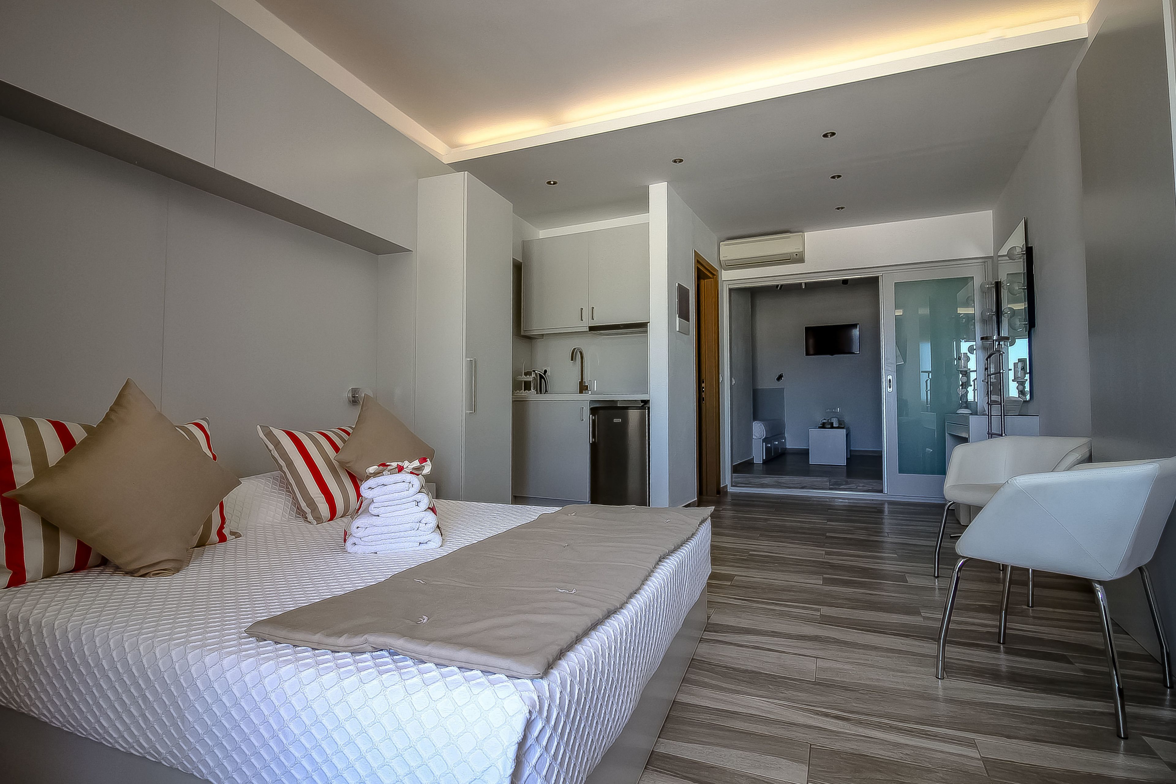 Deluxe Apartment, 1 Bedroom, Balcony, Sea View | Premium bedding, in-room safe, desk, soundproofing