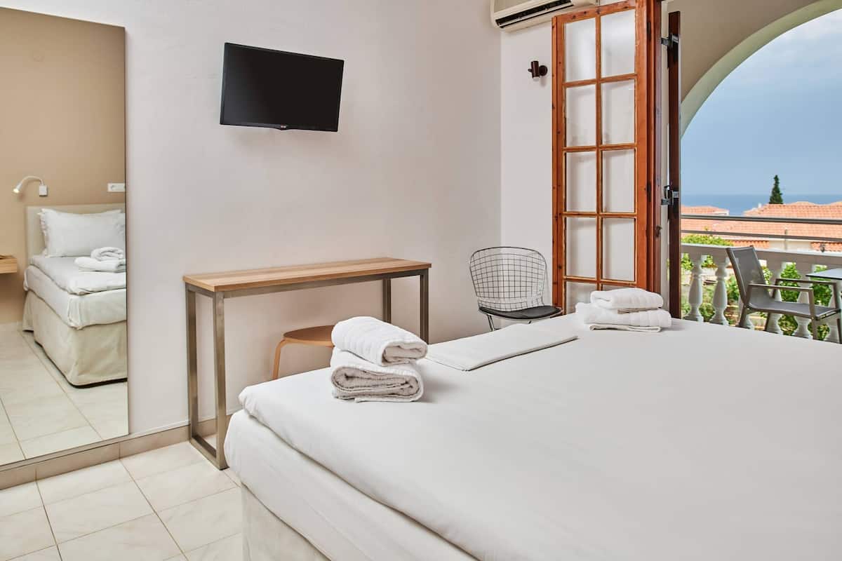 Double Studio - Sea & Pool View | Premium bedding, in-room safe, soundproofing, iron/ironing board