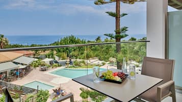 Superior Room - Sea & Pool View | Terrace/patio