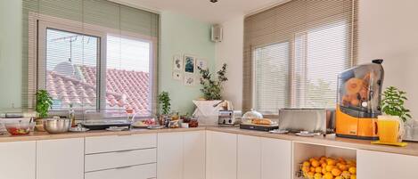 Morgenmadsbuffet hver dag (15 EUR pr. person)