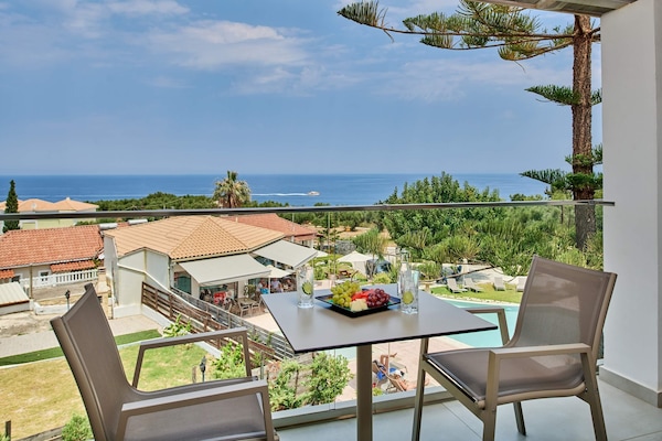 Superior Room - Sea & Pool View | Terrace/patio