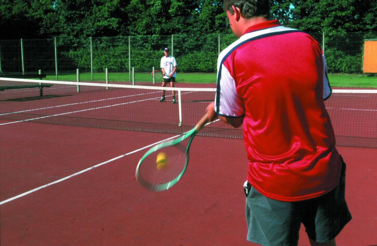 สนามเทนนิส