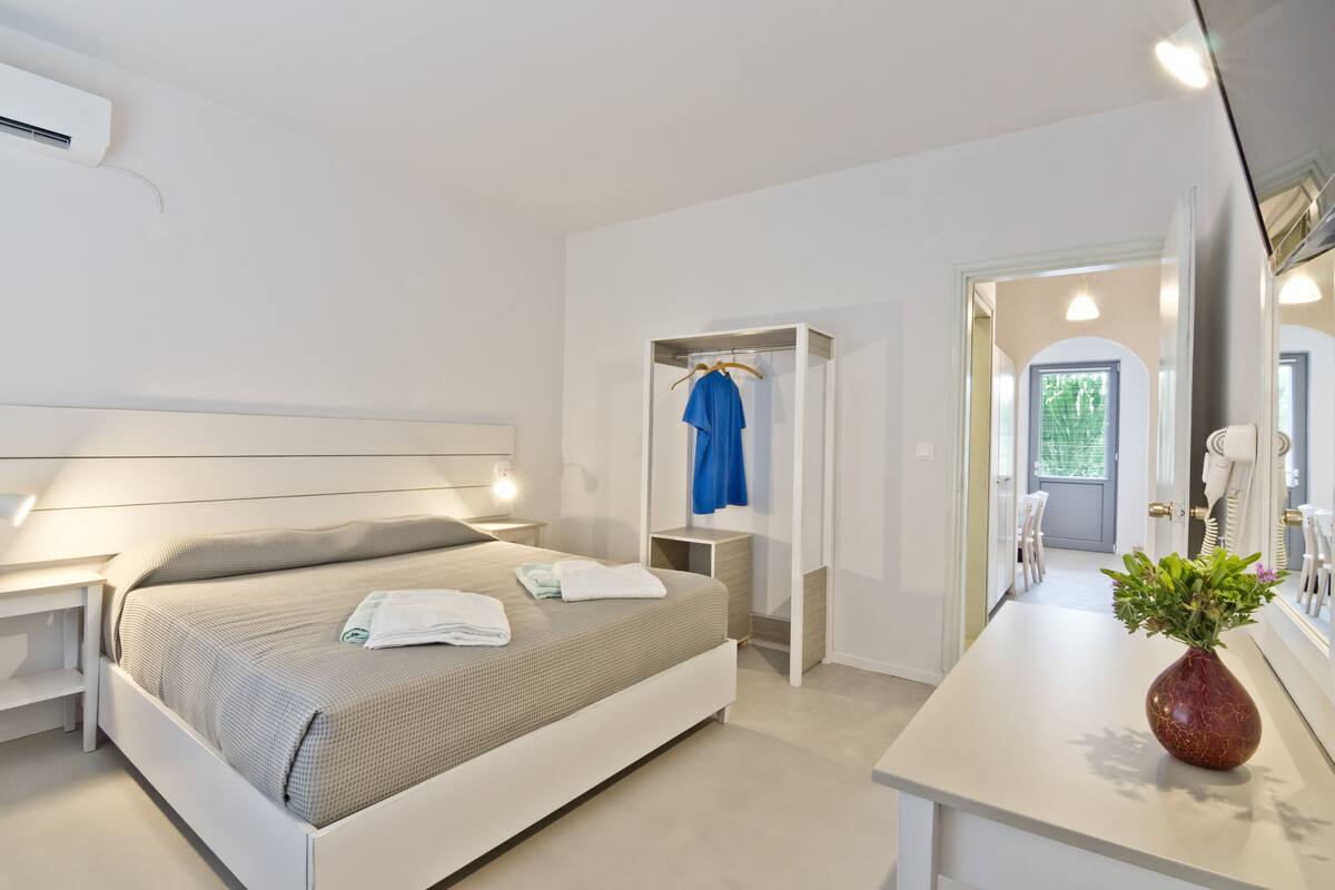 1 bedroom, hypo-allergenic bedding available, pillowtop beds